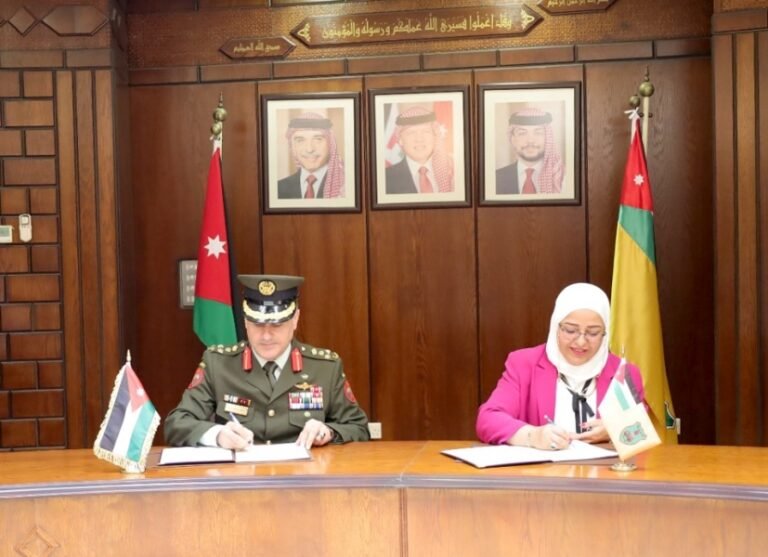 الجامعة الأردنية والقوات المسلحة الأردنية توقعان اتفاقية لتعزيز التعاون في مجال التوثيق والأرشفة