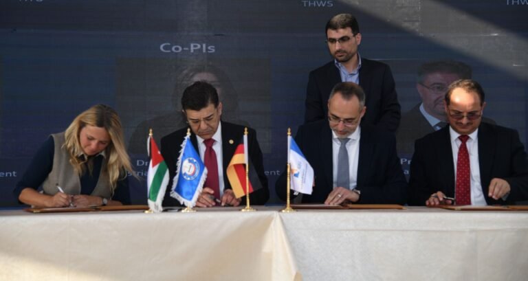 جامعة العلوم والتكنولوجيا تشارك في الملتقى الأول لمجمع التكنولوجيا والبحث والريادة وتوقع مذكرات تفاهم استراتيجية