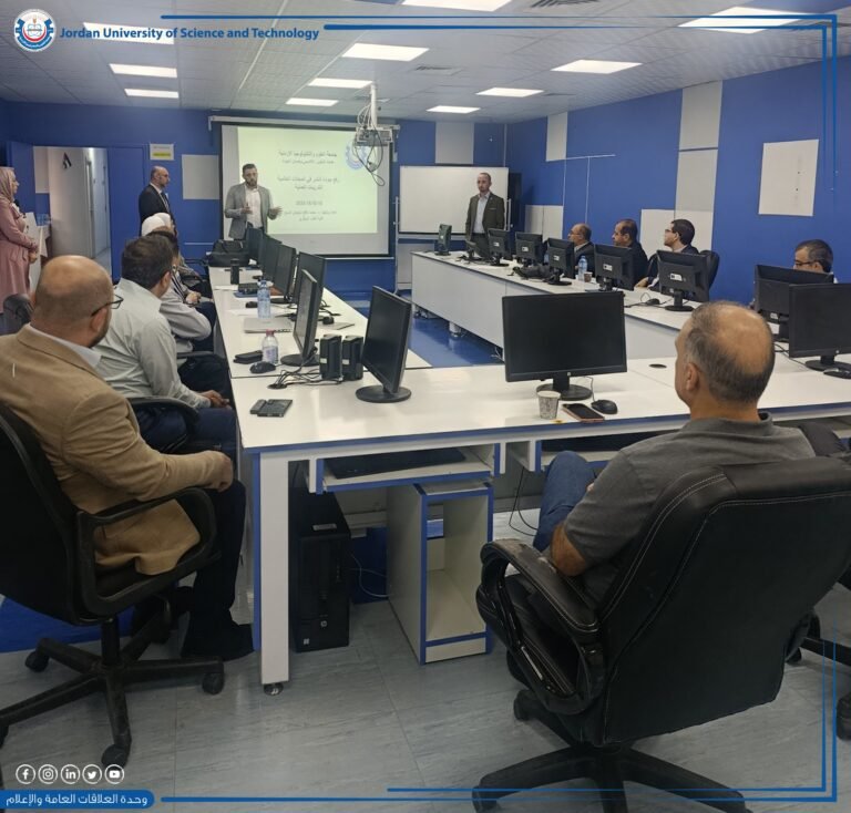 جامعة العلوم والتكنولوجيا تعقد ورشة تدريبية متخصصة لتعزيز مهارات البحث والنشر الأكاديمي
