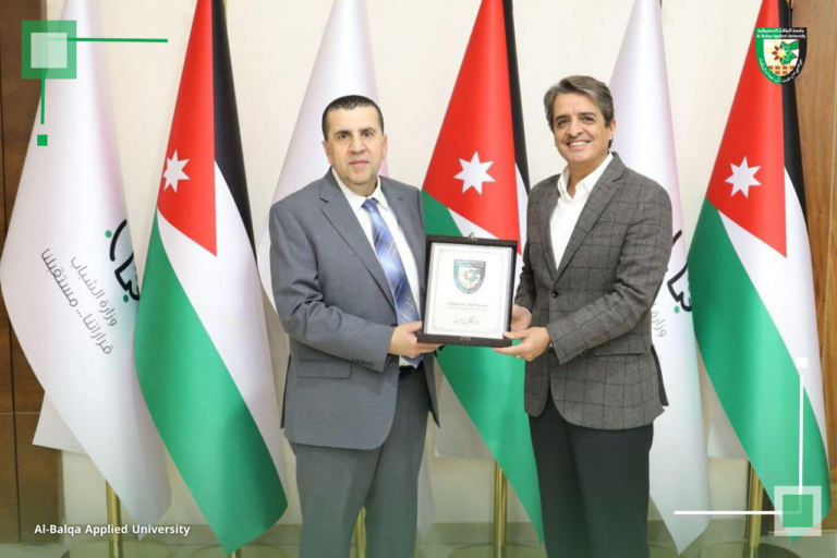 جامعة البلقاء التطبيقية ووزارة الشباب توقعان اتفاقية تعاون لتنفيذ برنامج لتطوير مهارات اللغة الإنجليزية لدى الشباب