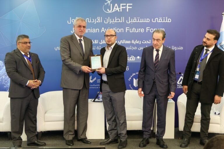 تكريم جامعة الزرقاء في ملتقى مستقبل الطيران الأردني الأول