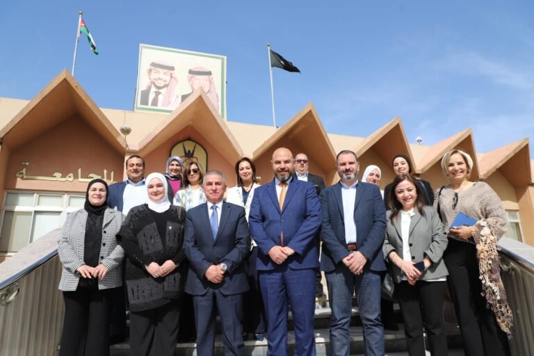 “اليرموك” وجمعية نادي خريجي الكلية العلمية الإسلامية تبحثان التعاون في تنفيذ مبادرة “ساعة تصنع الفرق”