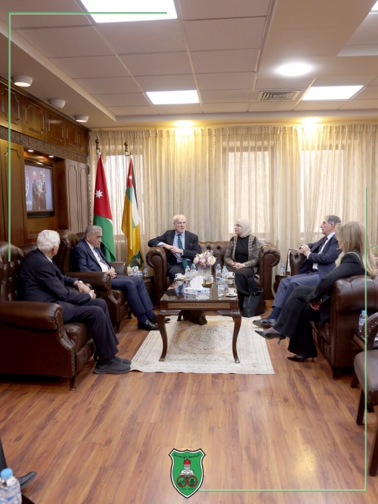 رئيسُ الجامعة الأردنيّة يوعزُ بتذليلِ كافة العقبات أمامَ الباحث البريطاني ‘ماروزي’ في رحلتهِ لاستكشاف الموروث الهاشمي