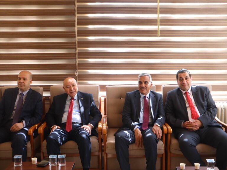 أسرة جامعة مؤتة تتبادل التهاني بمناسبة عيد الفطرِ المبارك