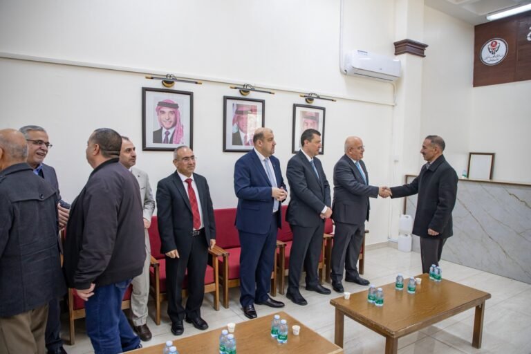 أسرة الجامعة الهاشمية تتبادل التهاني بعيد الفطر السعيد