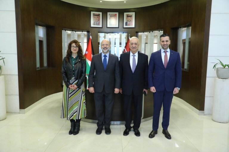 رئيس الوزراء الأسبق الرزاز في حوارات “الشرق الأوسط”: العالم يعيد تشكيل نفسه… وتمكين الشباب مفتاح حماية الأردن