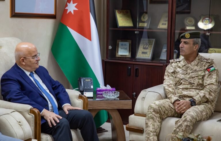 الجامعة الهاشمية تبحث تعزيز التعاون مع الخدمات الطبية الملكية لتدريب طلبة طب الأسنان