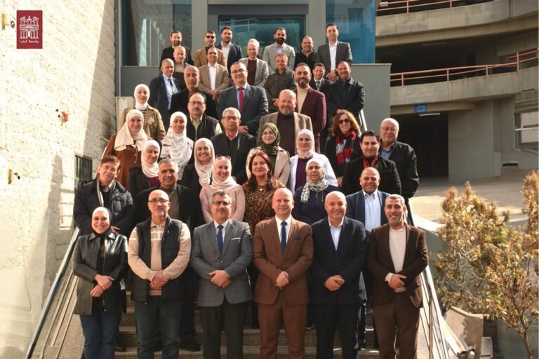 رئيس جامعة البترا يطرح استراتيجية شاملة لتعزيز إدماج الطلبة في التعليم الإلكتروني
