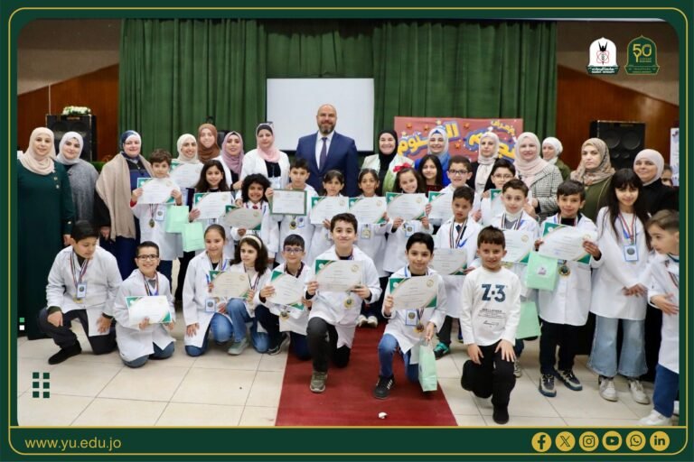 طلبة مدرسة اليرموك النموذجية يضيئون سماء الإبداع في معرض”نجوم العلوم”