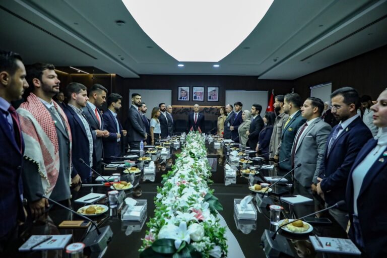 “الشرق الأوسط” تجمع برلمانات الجامعات الأردنية