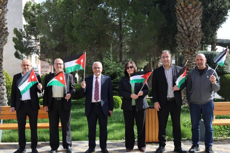 عمّان الأهلية تحتفل بيوم العلم الأردني