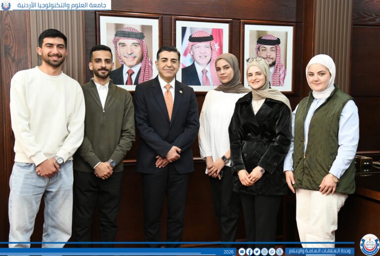 رئيس جامعة العلوم والتكنولوجيا يكرّم الطلبة الفائزين ببرنامج تدريب بحثي عالمي في كندا